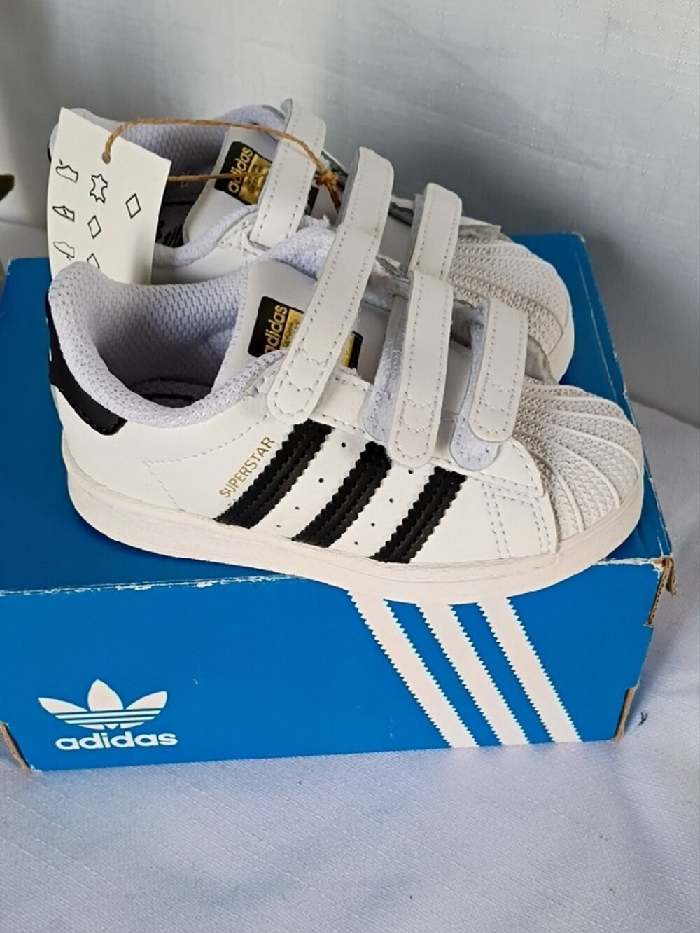 Adidas White and Black Kids Superstar Velcro Sneakers Size 6K - Picture 3 of 8